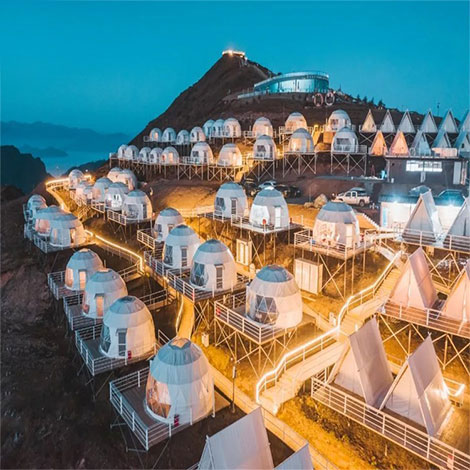 夜空下的星空帐篷人生
